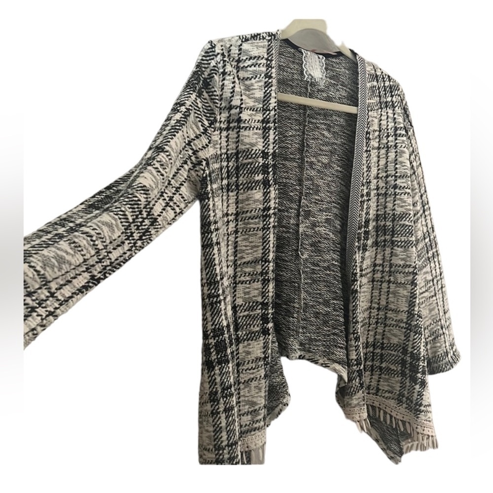 Mauve Women’s Glen Plaid  black/off white Flowy Comfy Cardigan size L. EUC